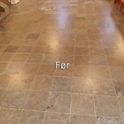 Polering af klinker i Vium Kirke