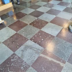 Polering af marmor i tern